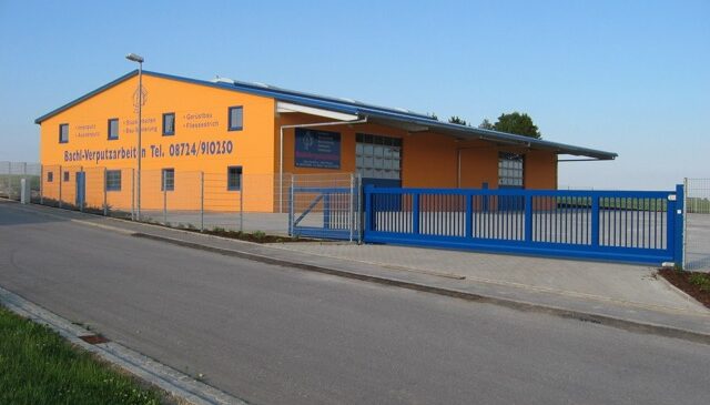 Firmengebäude Firma Bachl von der Straße aus